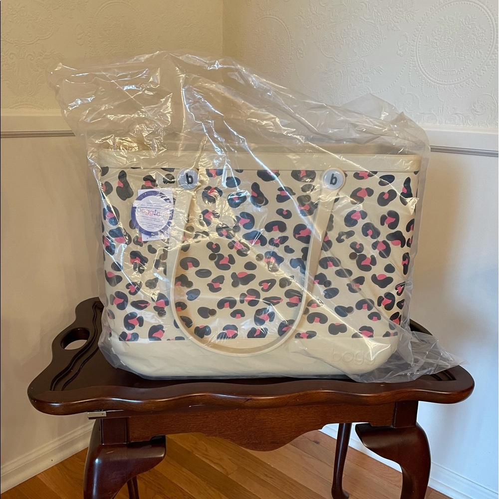 NWT Leopard Bogg Bag Original Large
